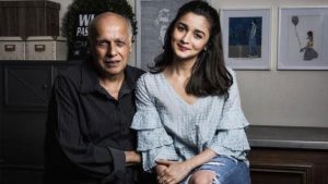 mahesh bhatt with his daughter