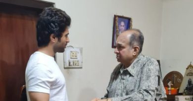 Vijay Deverakonda meets the Proprietor of Maratha Mandir, who called him Arrogant, Watch the video!