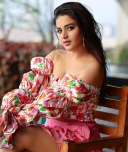 Nidhhi Agerwal Wiki, Height, Weight, Age, Affairs, Measurements, Biography & More